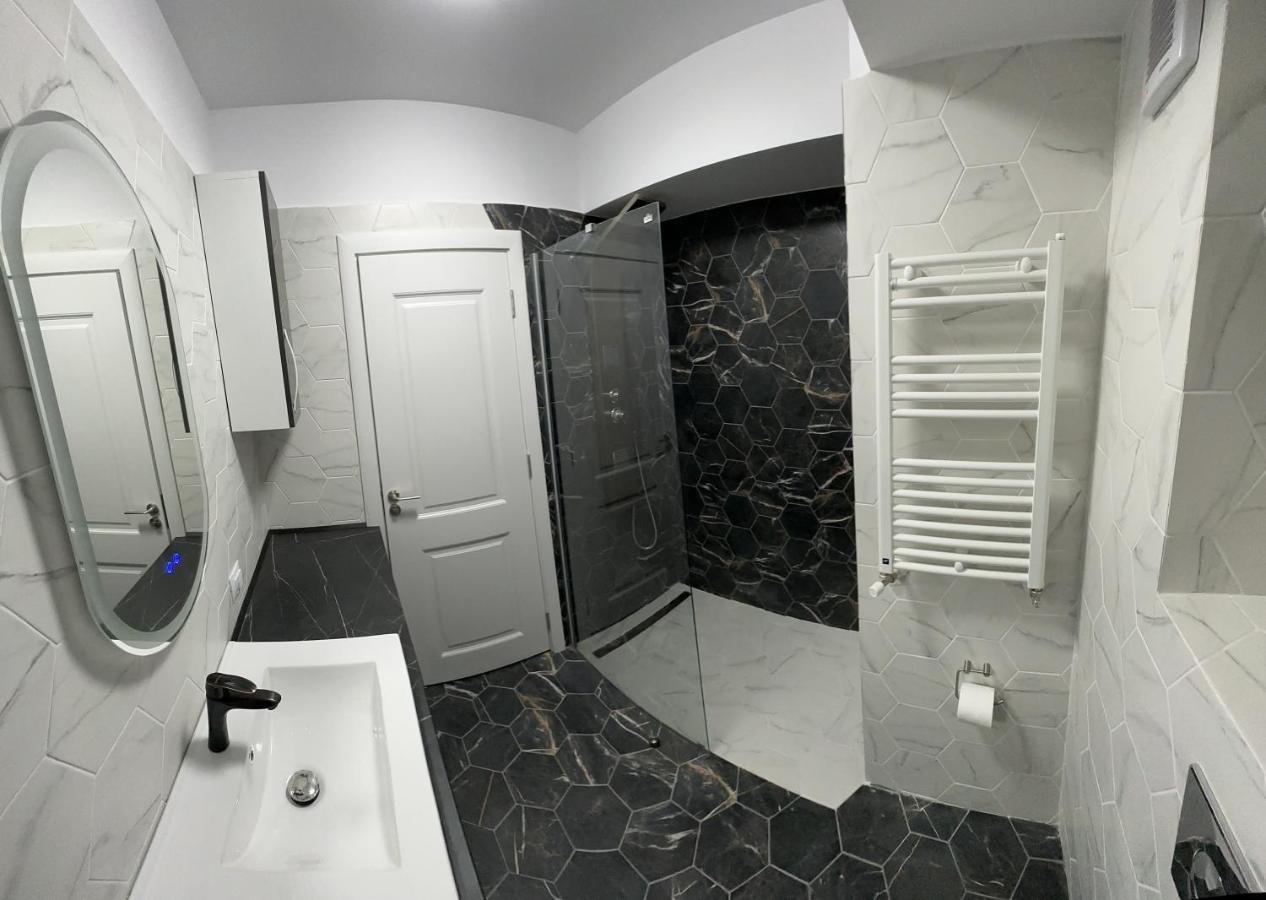 Apartament Lux Bacovia 2 Daire Bacău Dış mekan fotoğraf